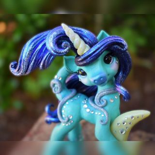 Whisper Fillies Diamond Glow - Glowing Unicorn Filly - Pony Figurine Doll
