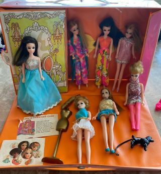 Vintage Dawn Dolls Carrying Case With Dolls And Accessories