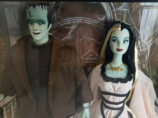 Mattel 2001 The Munsters Giftset Herman and Lily Barbie 50544 NRFB 5