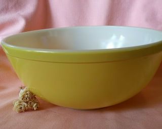 Vintage Pyrex Large Primary Yellow 4 Qt Mixing Nesting Bowl