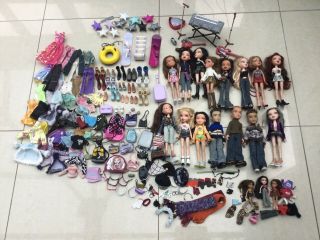 Huge Bundle Of 15 Bratz Dolls Inc Boyz,  Lil Bratz Clothes,  Bags & Accessories