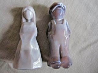 Vintage Boyd Glass Amish Farm Couple Dolls Slag Purple Cream Figurines
