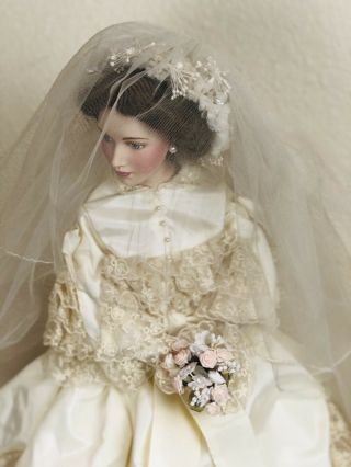 Queen Victoria - Albert Museum Porcelain Bride Doll 24in Franklin Heirloom