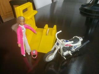 1974 Ideal Derry Daring Evil Knievel Action Figure & Trick Motorcycle & Launcher