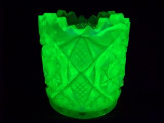 Vaseline Green Uranium Glass Saw Tooth Pattern Toothpick Holder ( (id1456543
