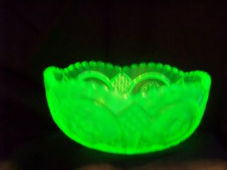 Vaseline Uranium Glass Berry Bowl,  Bowl Or Candy Or Nut ( (id145454