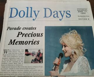 Dolly Parton - Dollywood - Newspapers