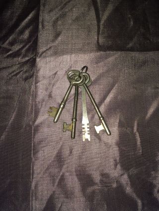 Vintage Set Of 4 Skeleton Keys On Ring C
