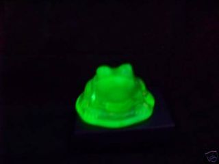 Vaseline Uranium Setting Baby Bull Frog Figurines Glow ( (id147122))