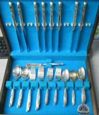 45pc Wm Rogers & Bro.  Exquiste Silver Plated Flatware Set
