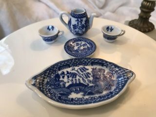 Vintage Dollhouse Miniature Blue Willow 3” Platter Cups Plate Teapot