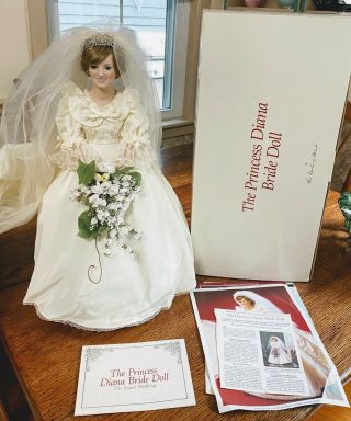Princess Diana Porcelain Bride Doll The Danbury & Box Stand