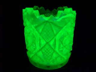 Vaseline Green Uranium Glass Saw Tooth Pattern Toothpick Holder Id 325836