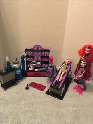 Monster High Create - A - Monster Color - Me - Creepy Design Chamber With 3 Dolls