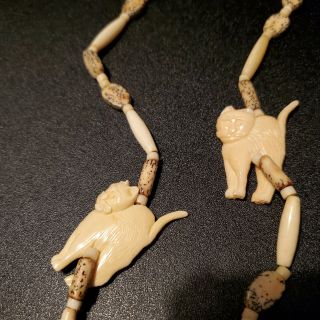 Vtg Antique Carved Ivory Colored Bovine Bone Bead Cat Necklace 30,  inches 2