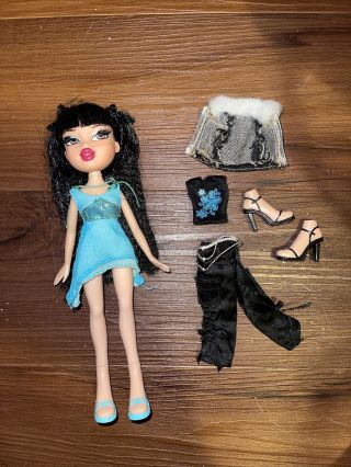 Bratz Doll Girls Nite Out Jade Rare With 2 Outfits,  Faux Eyelashes Light Use