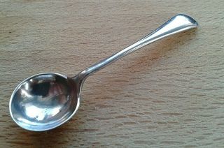 A Sterling Silver Salt Spoon by Edward Barnard & Sons Ltd,  London,  1899 3