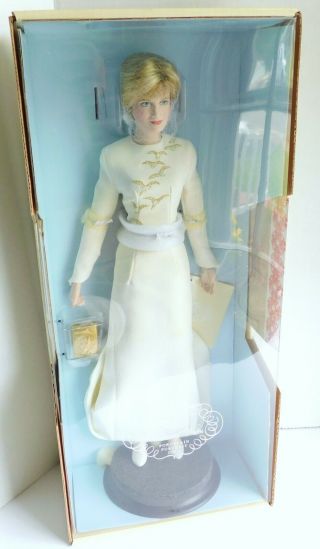 Franklin Princess Diana Queen Of Fashion Porcelain Portrait Doll