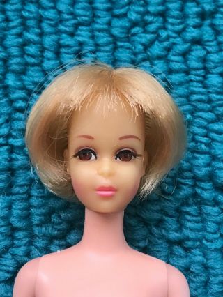 Vintage Barbie 1122 Mod Hair Happenin 