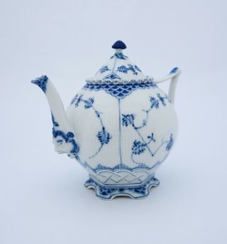 Teapot 1119 - Blue Fluted - Royal Copenhagen - Full Lace - 1st Quality