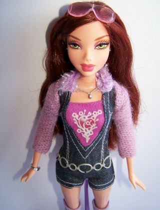 Barbie My Scene Un - Fur - Gettable Chelsea Doll w Purple Doll Stand 3