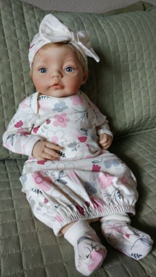Ashton - Drake Dianna Effner Baby Doll,  Reborn,  Two Outfits,  20 - 21 Inches