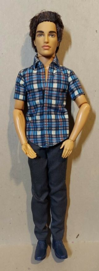 2011 Barbie Fashionistas Ryan Ken Doll Brunette Rooted Hair Articulated Arms 149