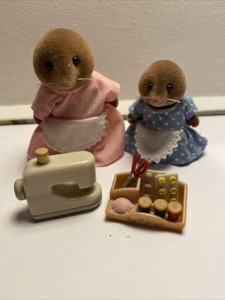 Sylvanian Families Sewing With Mother￼