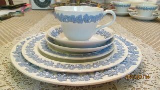 Wedgwood Embossed Queensware Lavender On Cream Smooth Edge 6 Piece Place Setting