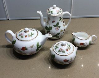 Rare Discontinued Wedgwood Wild Strawberry Mini / Miniature Tea Set