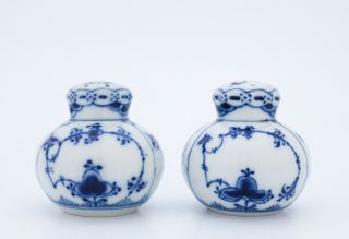 Salt & Peppar Shakers 711,  712 - Blue Fluted Royal Copenhagen - 1:st Quality