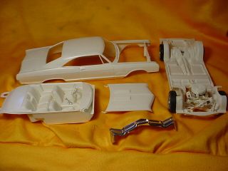 Amt 1:25 1966 Buick Wildcat Built - W/ Fuel Injection Hood Not Painted