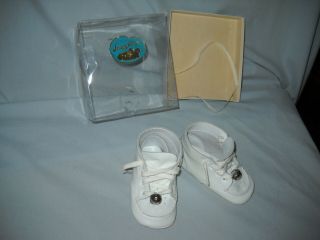 Vintage Snuggletime Leather Baby Shoes/ Size 2/ Bells/ In