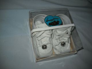 Vintage SNUGGLETIME Leather Baby Shoes/ Size 2/ Bells/ In 2