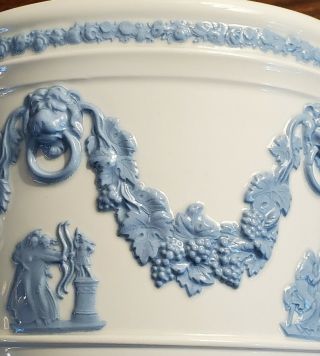 Wedgwood Queensware Lavendar Blue On Cream 4 3/4 " Cache Pot Jardinere 1940s