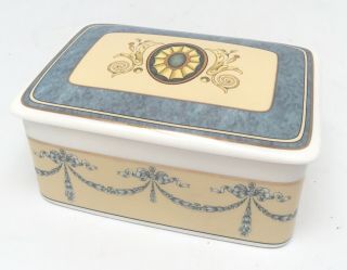 Wedgwood Madeleine Cigarette Trinket Jewelry Box 4 1/4”