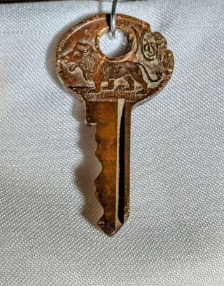 Antique Vintage Lion Brass Master Lock Co Key Milwaukee,  Usa P529