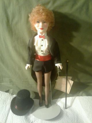 1985 Effanbee Lucy Doll Legend Series Heritage Lucille Ball Stand,  Wand,  And Hat