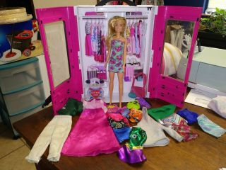 Barbie Closet Carrying Case With Doll And 18 Piece Of Clothing And Accessories