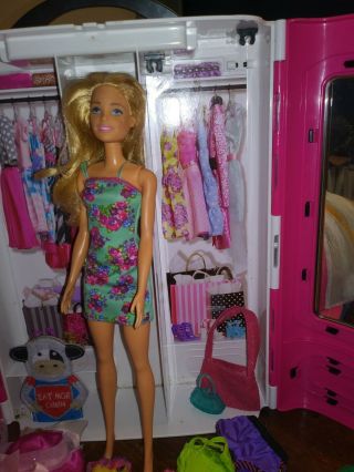 Barbie Closet Carrying Case With Doll And 18 Piece Of Clothing And Accessories 3