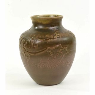 Red Wing Pottery 7.  5 " Tall Scenic Vase With Lions