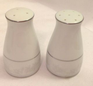 Noritake Fine China Salt & Pepper Shaker Set 2883 White Gray Floral Rim Ec