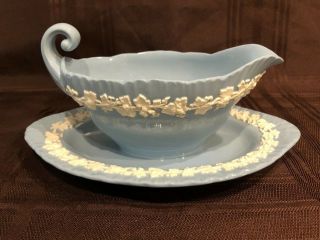 Wedgwood Queensware Shell Edge Cream On Lavender Gravy Boat Attached Under Tray