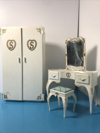 Sindy Doll Vintage Pedigree Bedroom Wardrobe & Hangers & Dressing Table
