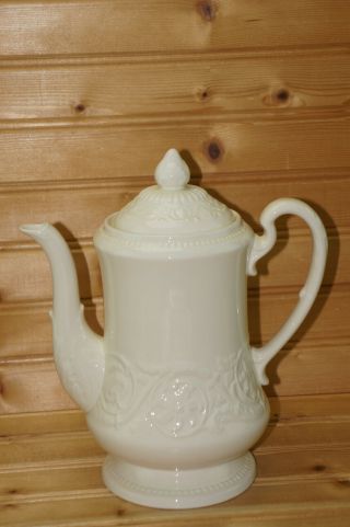 Wedgwood Patrician Plain Coffee Pot,  6 3/4 ",  With Lid