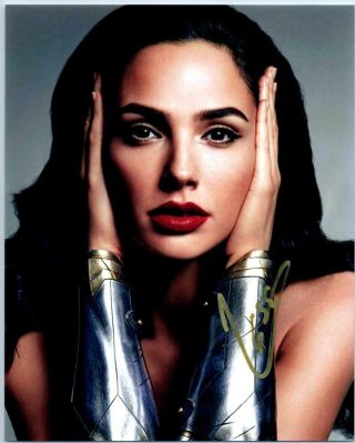 Gal Gadot Autographed 8x10 Photo Signed Picture And
