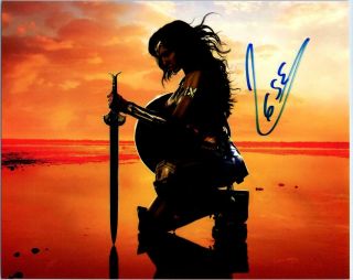 Gal Gadot Autographed 8x10 Photo Signed Picture With