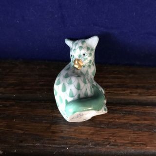 Herend Porcelain Fishnet Green Miniature Cat Licking Figurine Hungary 24k Gold