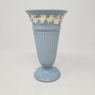 Wedgwood Of Etruria & Barlaston 6.  5” Queens Ware Vase Blue & White Embossed
