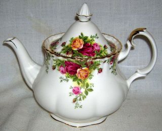 Royal Albert England Old Country Roses 1962 Bone China Teapot